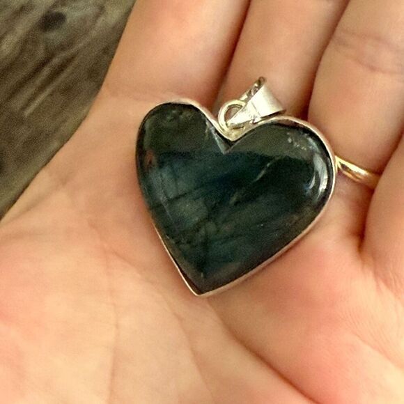 Stunning Large Labradorite Heart Pendant Necklace Womens Statement Piece New - Picture 6 of 8
